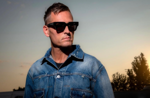 Kaskade promoting the single “Freedom” from the Om Records 30 Years anniversary compilation