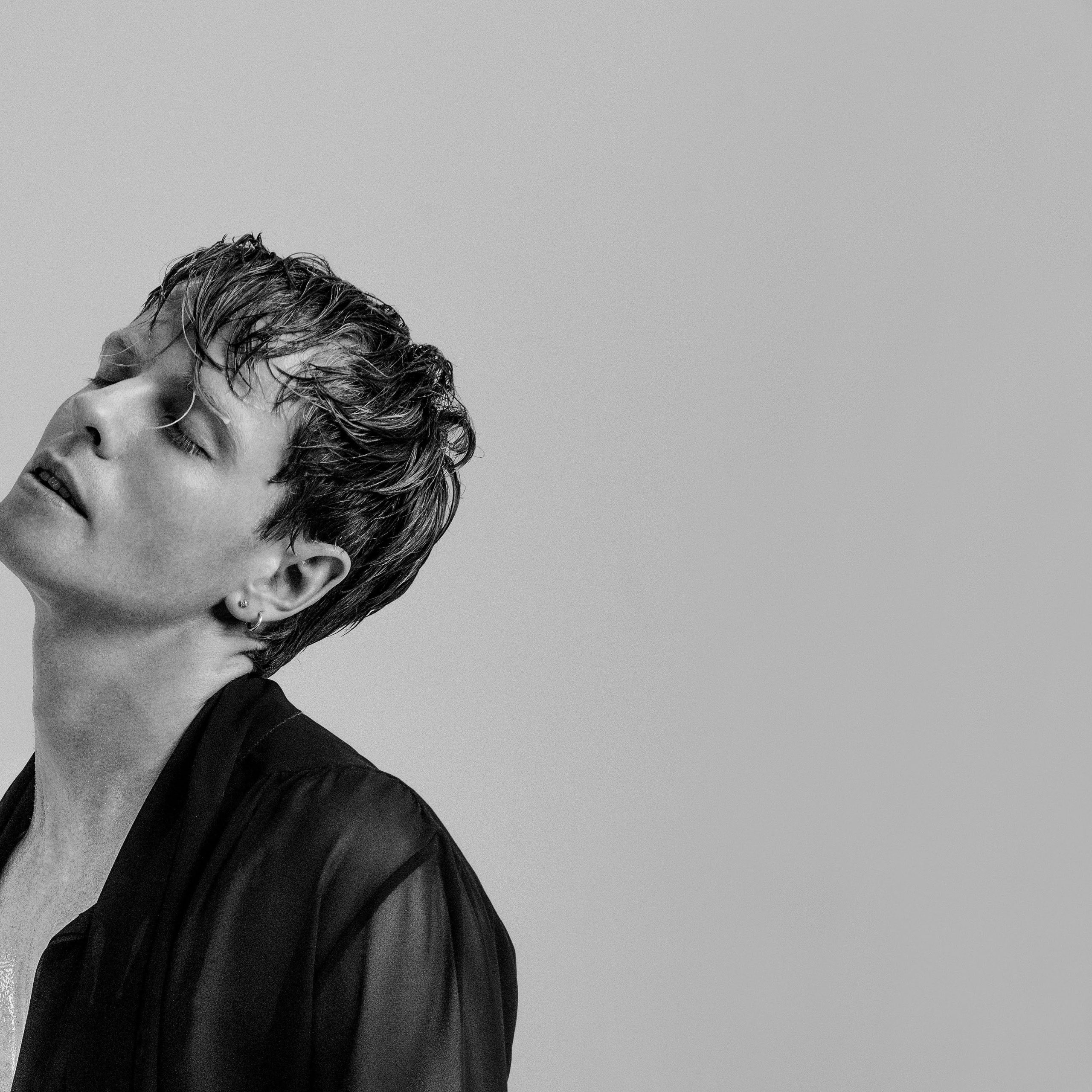 Jamie Hannah close up black and white portrait promoting Oblivion single opera pop artist
