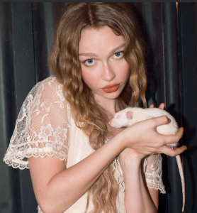Mollie Elizabeth Petty Crimes new single
